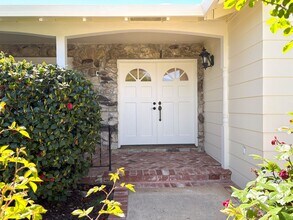 1205 Awalt Dr in Mountain View, CA - Building Photo - Building Photo