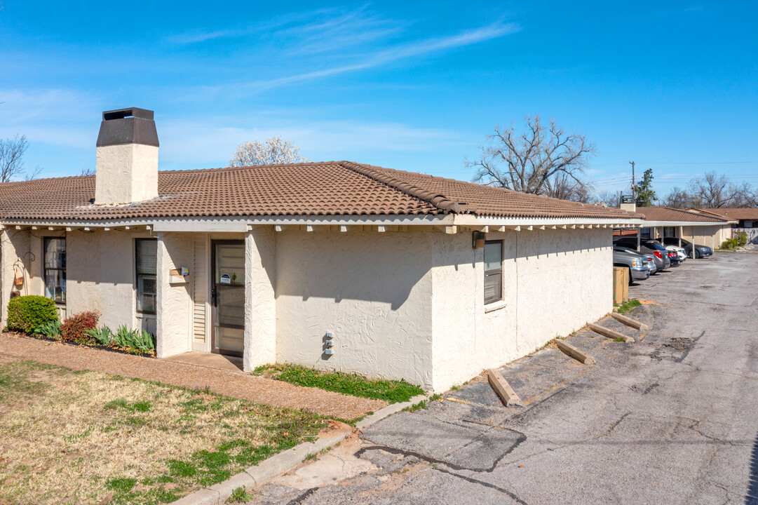 7129 NW 16th St in Bethany, OK - Building Photo