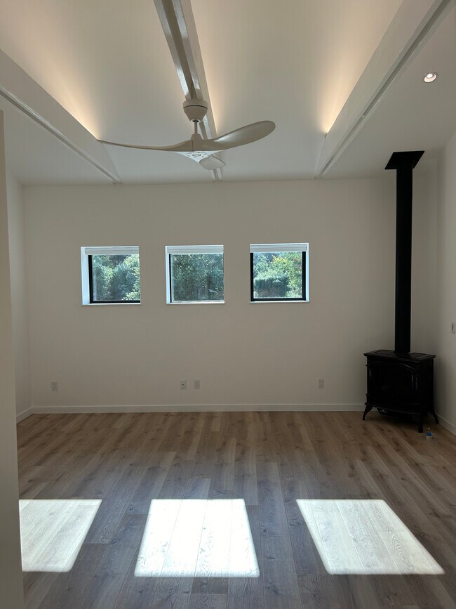16575 Franklin Rd in Fort Bragg, CA - Building Photo - Building Photo