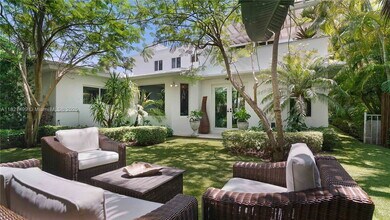 5650 Pine Tree Dr in Miami Beach, FL - Building Photo - Building Photo
