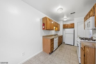 4 Deer Hill Ct in Boonton, NJ - Building Photo - Building Photo