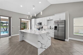 2138 E Crown Pointe Blvd, Unit 2029 in Naples, FL - Building Photo - Building Photo