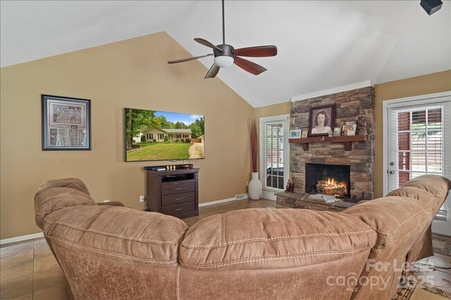 2224 Pinebrook Cir in Charlotte, NC - Building Photo - Building Photo