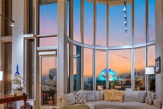 360 E Desert Inn Rd in Las Vegas, NV - Building Photo - Building Photo