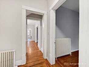 2725 Dupont Ave S in Minneapolis, MN - Building Photo - Building Photo