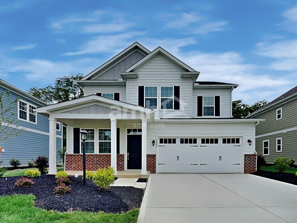 8284 Northpoint Dr in Sunbury, OH - Building Photo