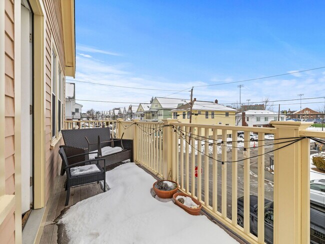 78 Bowdoin St, Unit 2 in Medford, MA - Foto de edificio - Building Photo