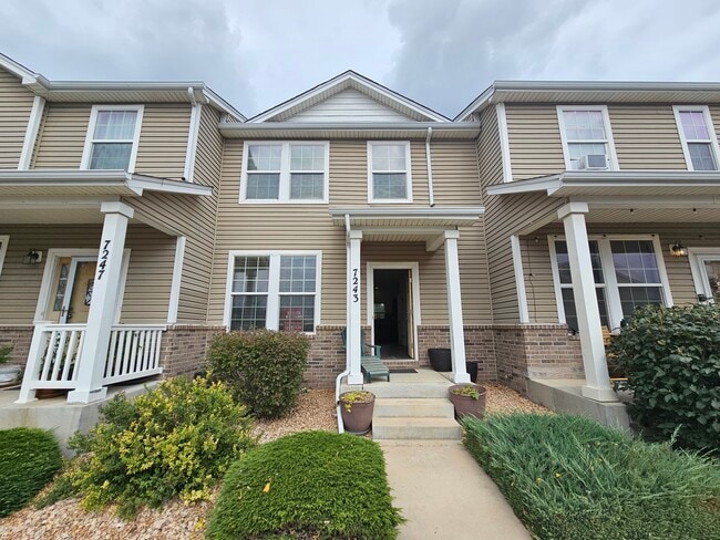7243 Country Side Grv in Fountain, CO - Foto de edificio - Building Photo