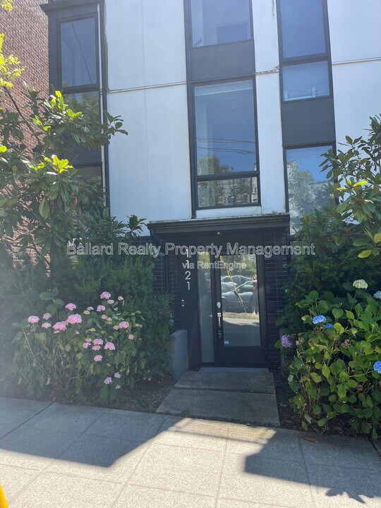 1121 E Howell St in Seattle, WA - Building Photo