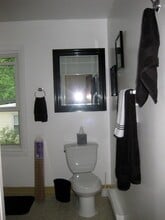 57 Washington Ave, Unit 2 in Rensselaer, NY - Foto de edificio - Building Photo