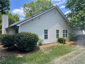 3028 Express Ln NE in Buford, GA - Building Photo - Building Photo