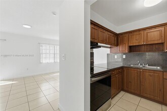 624 NW 11th St in Miami, FL - Building Photo - Building Photo