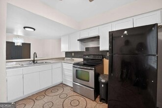 6071 Regent Manor in Lithonia, GA - Foto de edificio - Building Photo