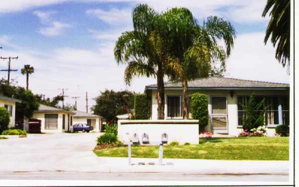 174-184 W Wilson St in Costa Mesa, CA - Building Photo - Building Photo