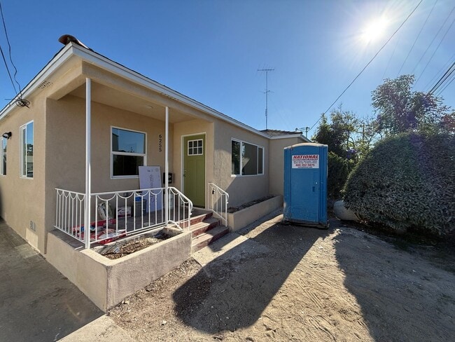6255-6257 Stewart St in San Diego, CA - Building Photo - Building Photo