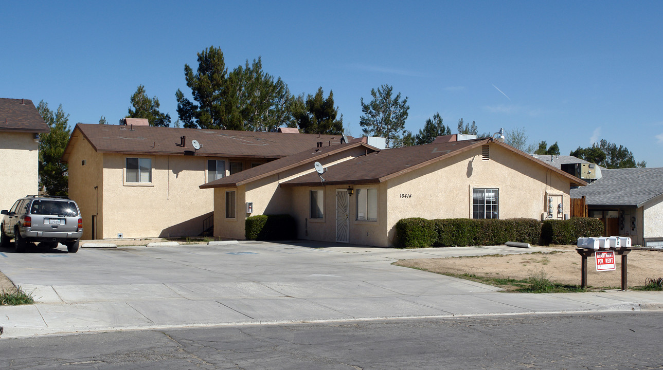 16414 Lariat Rd in Victorville, CA - Building Photo