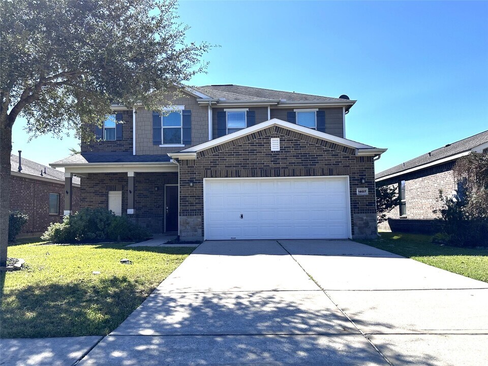1607 Bel Riposo Ln in League City, TX - Building Photo