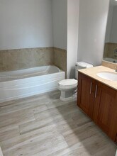 1300 Ponce de Leon Blvd in Coral Gables, FL - Building Photo - Building Photo