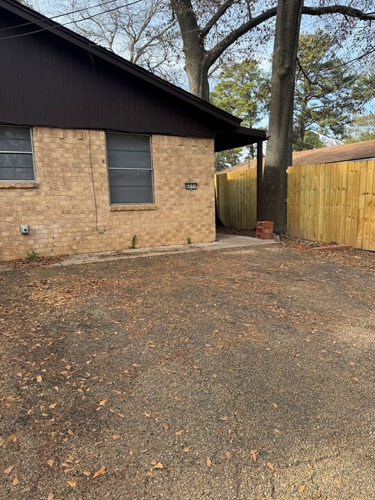 607 Waggoner St in Longview, TX - Building Photo