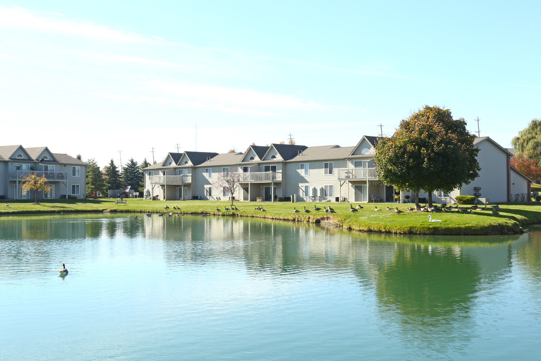 Westbury Lakes Phase 1 2 in Lansing, MI - Building Photo