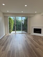 7825 Darien Lakes Dr in Darien, IL - Building Photo - Building Photo