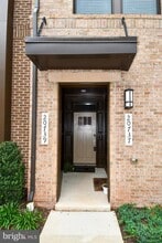 20739 Heron Landing Dr in Sterling, VA - Building Photo - Building Photo