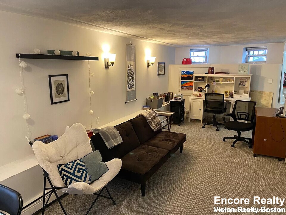 22 St Cyprians Pl in Boston, MA - Building Photo