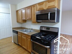 1626 W Estes Ave in Chicago, IL - Building Photo