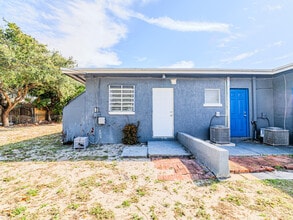 112 W 34th St in West Palm Beach, FL - Foto de edificio - Building Photo