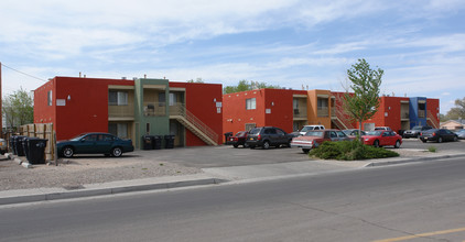 8000-8008 Grand Ave NE in Albuquerque, NM - Foto de edificio - Building Photo