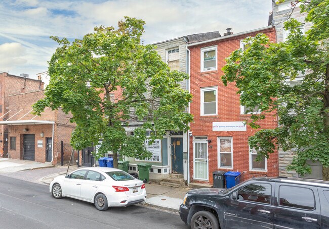 1211 Hollins St in Baltimore, MD - Foto de edificio - Building Photo