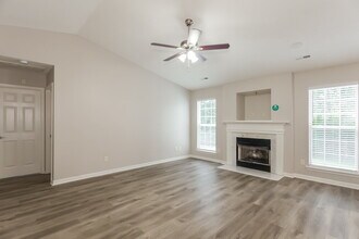 1610 Royal Tree Ct in Charlotte, NC - Foto de edificio - Building Photo