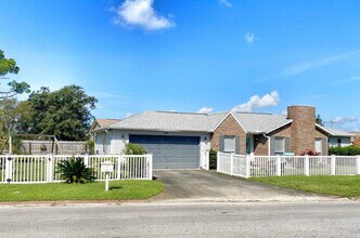 4035 Woodridge Rd in Panama City, FL - Building Photo - Building Photo
