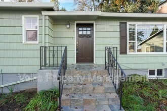 1025 Terrace Dr NW in Salem, OR - Building Photo - Building Photo