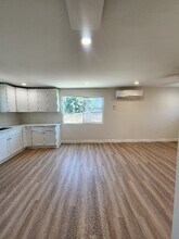 915 W 8th St in Corona, CA - Foto de edificio - Building Photo