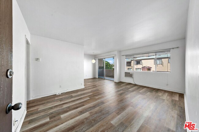 11670 Iowa Ave-Unit -3 in Los Angeles, CA - Building Photo - Building Photo
