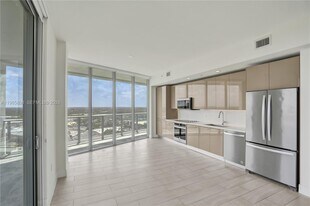 2000 Metropica Wy in Sunrise, FL - Building Photo