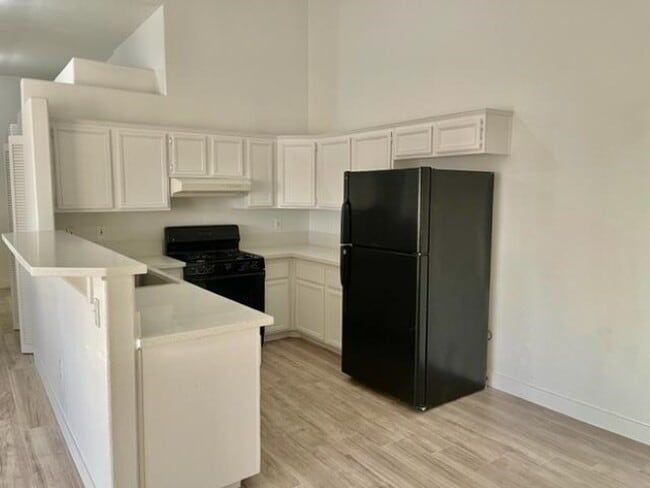 property at 2110 Los Feliz