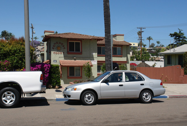 Sunburst Court in San Diego, CA - Building Photo - Building Photo