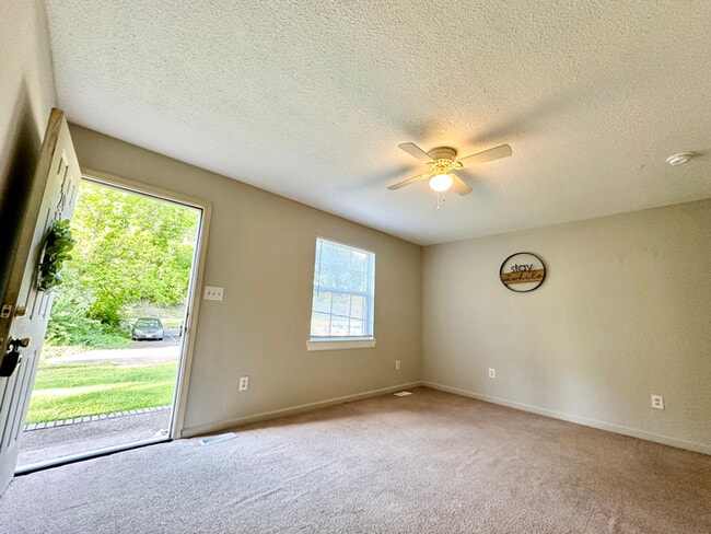 102 Carter Sells Rd in Johnson City, TN - Foto de edificio - Building Photo