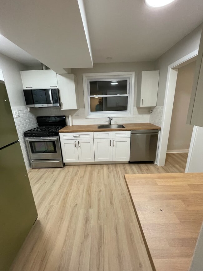 7202 W Crain St, Unit G