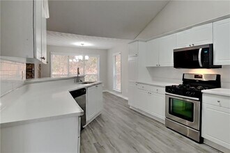 5415 Windcrest Ln in Suwanee, GA - Building Photo - Building Photo