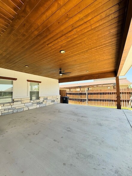 2301 Lemonwood St in Eagle Pass, TX - Foto de edificio - Building Photo