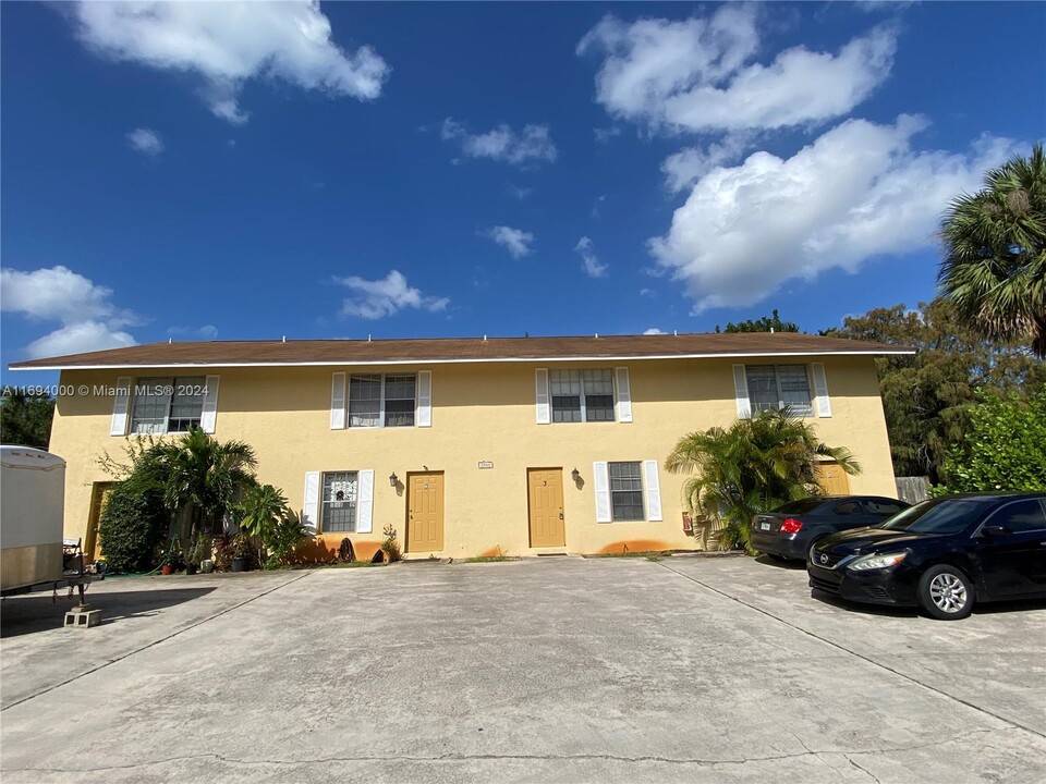 3761 93rd Ln N in West Palm Beach, FL - Foto de edificio