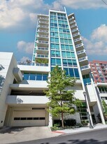 1570 Elmwood Ave, Unit 607 in Evanston, IL - Building Photo