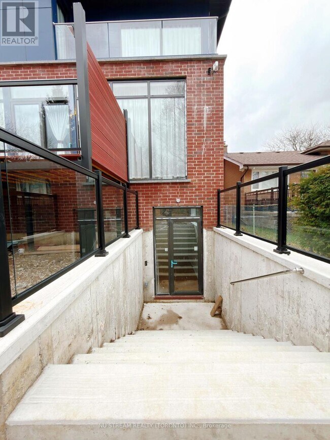 17 Cavotti Crescent in Toronto, ON - Building Photo - Building Photo