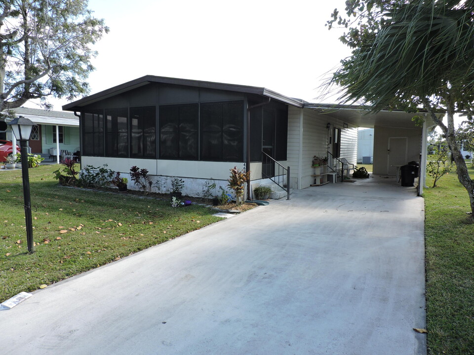 4684 SE Corkwood Terrace in Stuart, FL - Building Photo