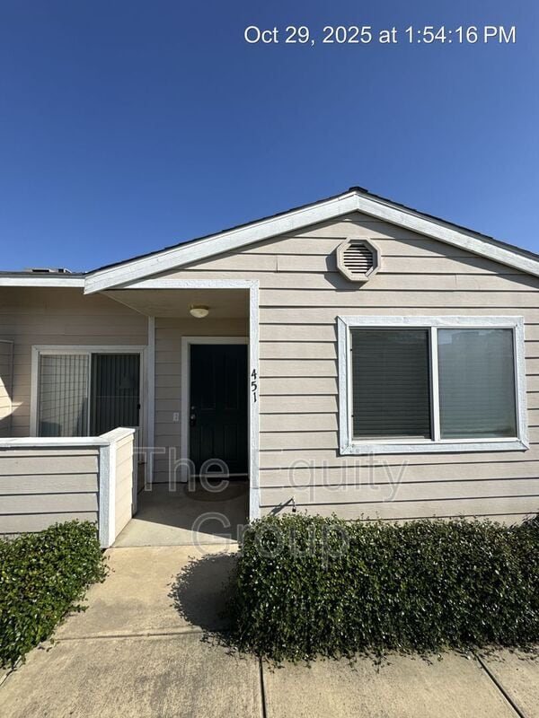 451 N Park St in Visalia, CA - Building Photo - Building Photo