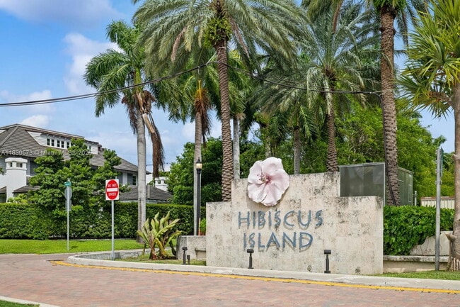 property at 405 N Hibiscus Dr