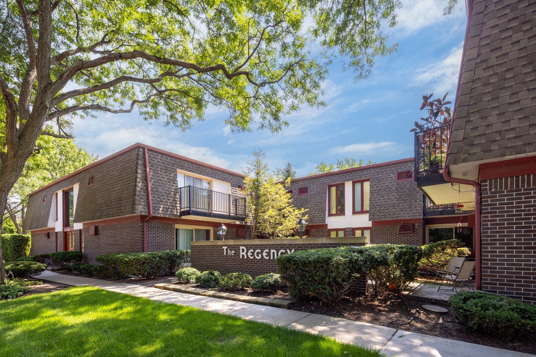 1007 Deerfield Rd in Deerfield, IL - Building Photo